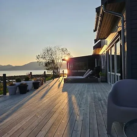 Villa Drommebolig Ved Sjokanten Strand (Nordland)